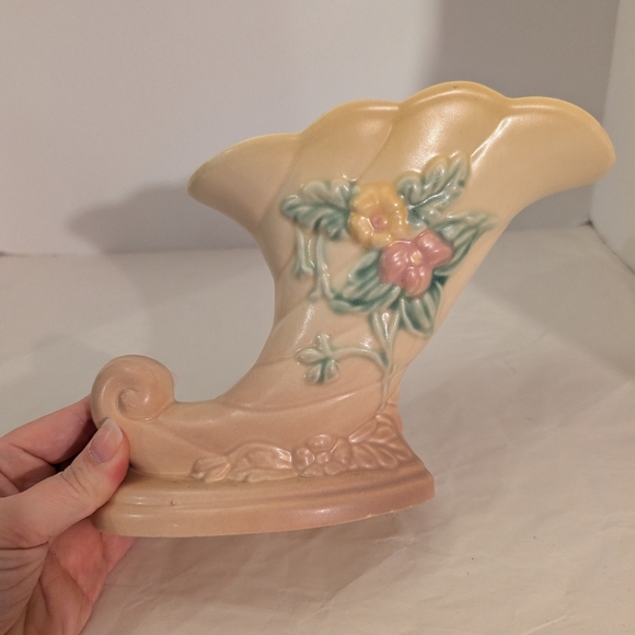 Vintage Hall Art Pottery Wildflower Cornucopia Vase - W 7 - 7 1/2 - Picture 7 of 12